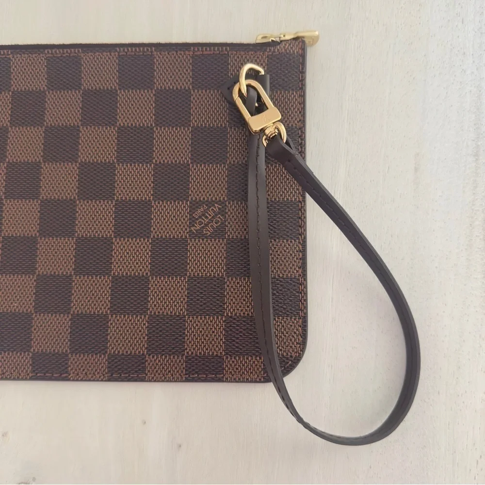 NWOT Authentic Louis Vuitton Authentic Damier Ebene Pouch Wristlet Wallet